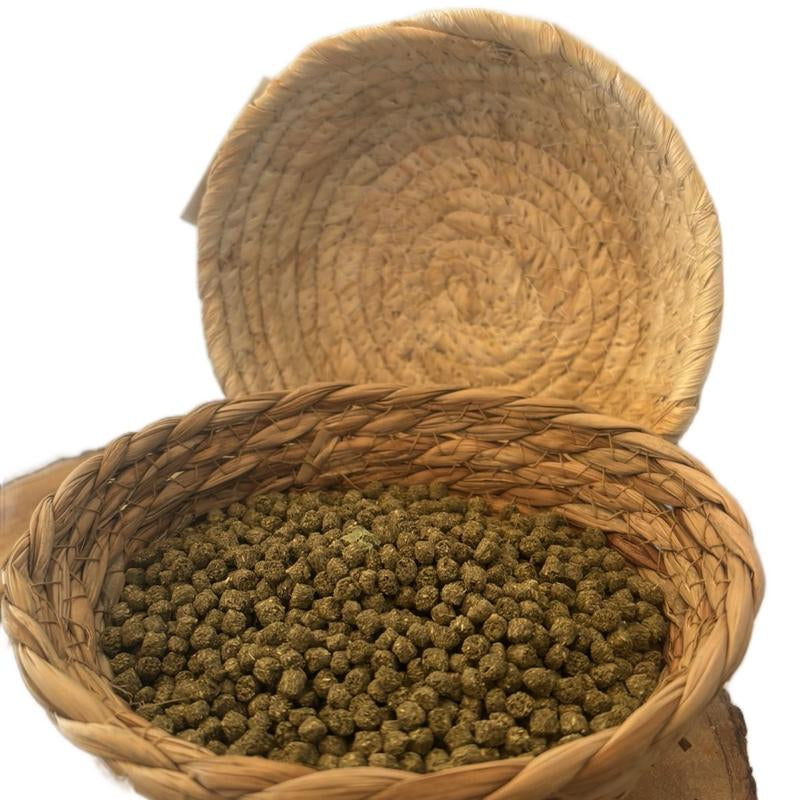 Natural Woven Pet Food Bowl Set for Bunny Rabbits with Carrot Chew Toys (1 Basket & 3 Carrots)